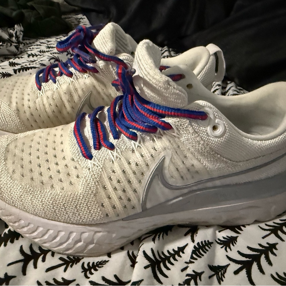 White Nike React Sneakers with Blue and Red Laces